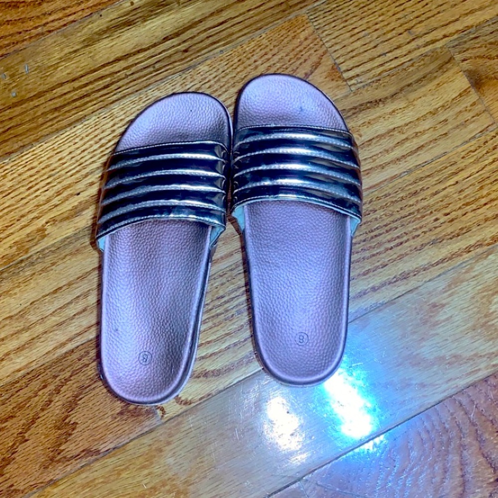 Rose gold, size 8, slides